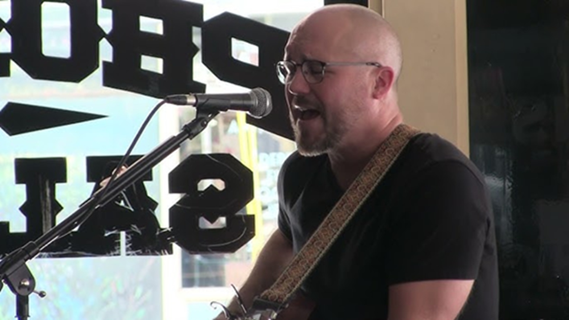 Lunchtime Live with Tony Taylor at The Phoenix Saloon