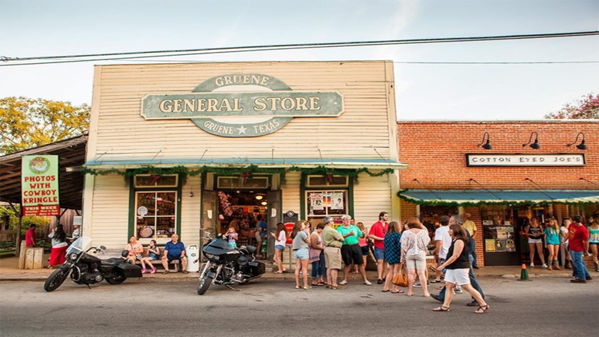 Holidays in Gruene: Sip-N-Shop in Gruene Historic District