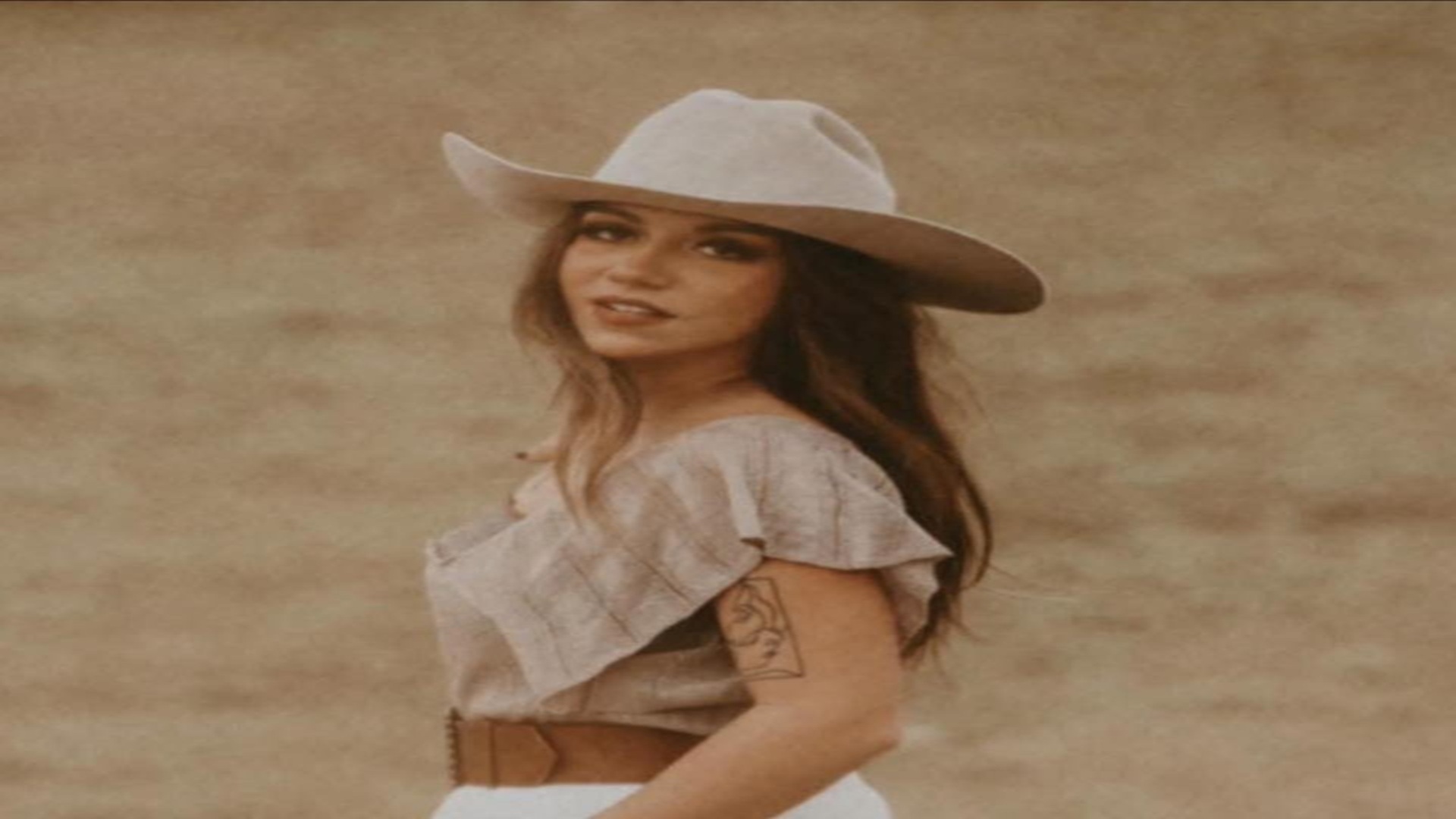 Hannah Swann at The Grapevine in Gruene