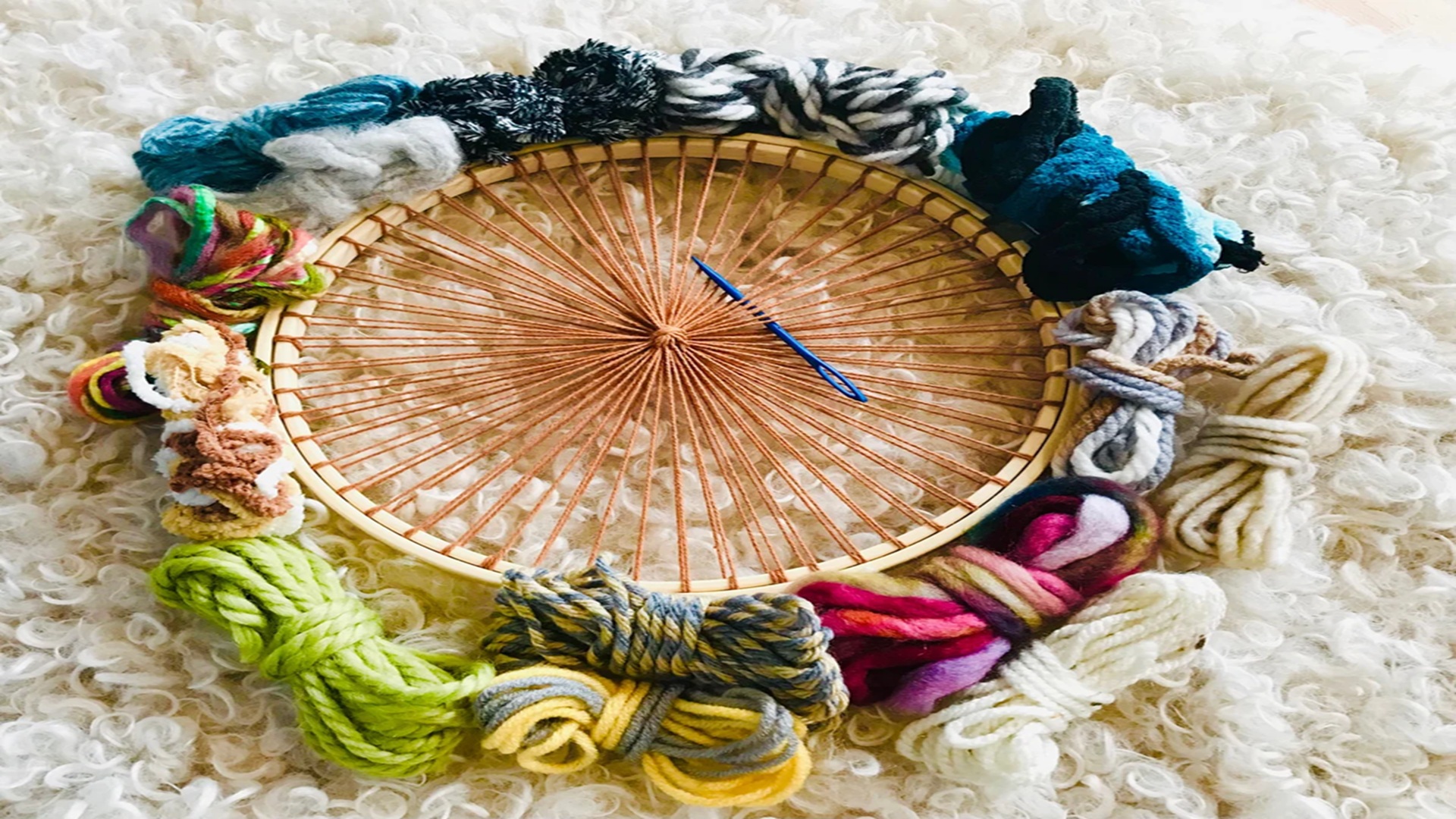 Hobby Haus: Weaving with a Round Loom at New Braunfels Public Library