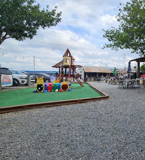 freiheit country store playground
