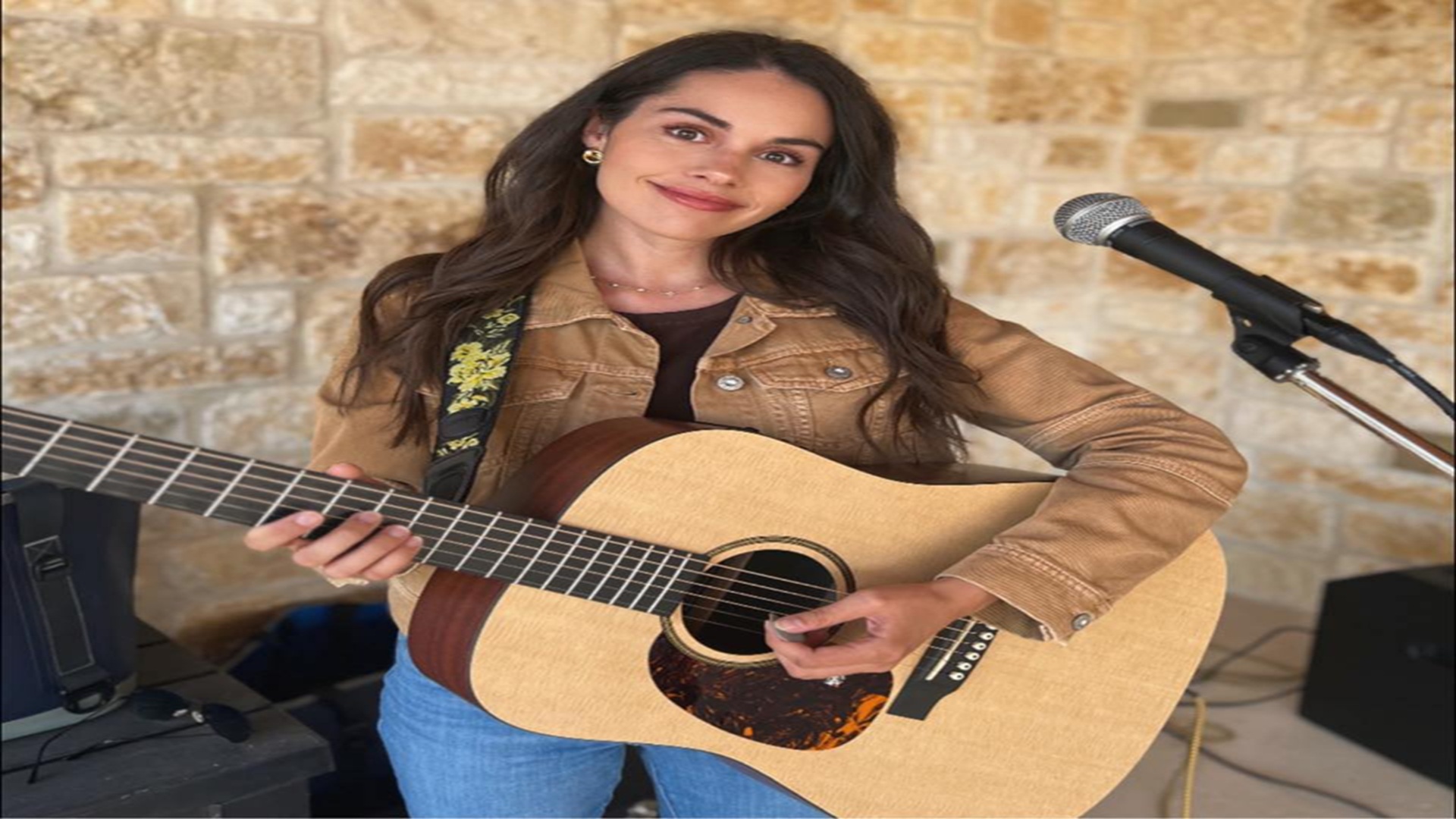 Live Music at The Grapevine in Gruene – Julia Rose