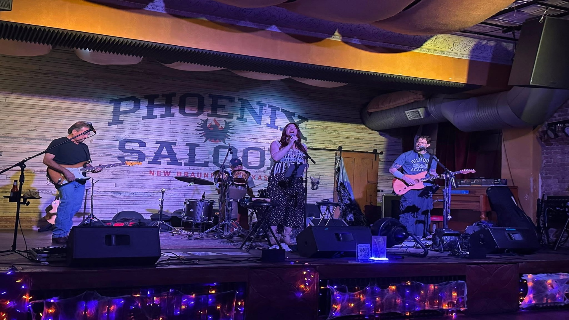 Jess & The Strays at The Phoenix Saloon