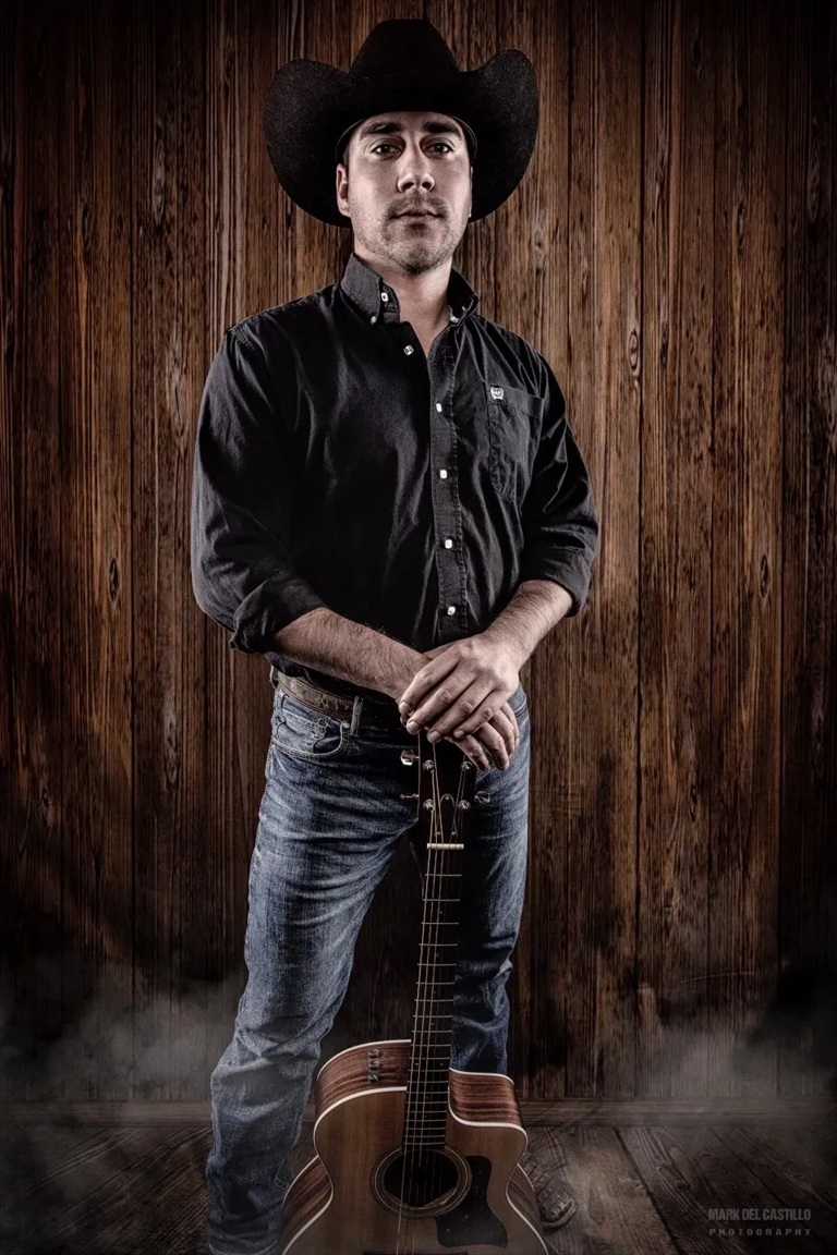 Live Music with Bo Luna at The Gruene Grove